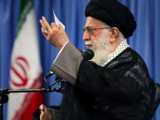 خامنه‌ای: دشمن به دنبال بد شدن شرایط اقتصادی مردم است