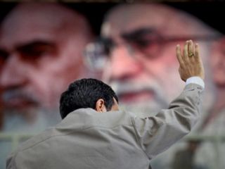 اعتراض نزدیکان احمدی‌نژاد به انتشار خبر منع او از نامزدی ریاست جمهوری