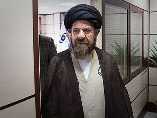 چالش بازی با کره در شب تاسوعا / نقد آیت الله بطحایی گلپایگانی در این مورد