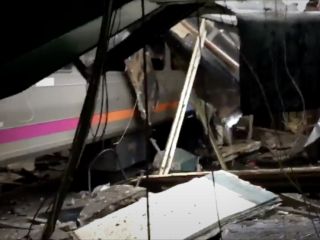 در سانحه قطار نیوجرسی صد نفر زخمی و 'سه نفر کشته' شدند