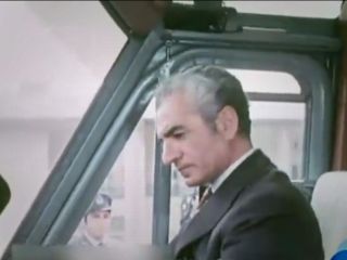 ویدیو دیده نشده از خلبانی هلیکوپتر توسط شاه و بازدید هوایی از روند ساخت برج شهیاد