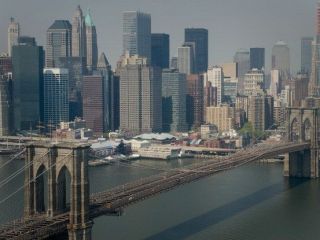 حمله ستاد کلینتون به ترامپ برای اجاره دادن دفتر به بانک ملی ایران