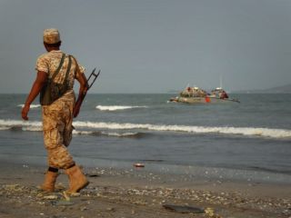 امارات: حمله حوثی‌ها به کشتی ما در آب‌راه بین‌المللی، تروریستی بود