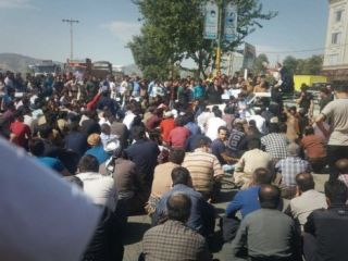 مریوانی‌ها در اعتراض به تردد تانکرهای سوخت تجمع کردند