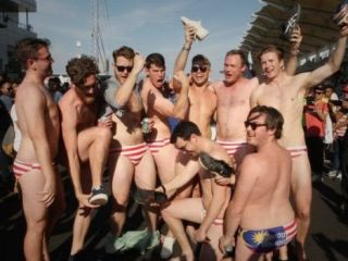 استرالیایی‌های لخت در مالزی تبرئه شدند