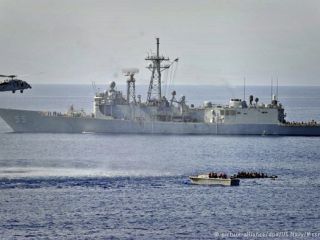 پرتاب موشک به ناو‌های جنگی آمریکا در سواحل یمن.