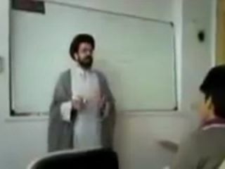 آخوندی که آموزش روضه خوانی به زبان اسپانیایی میدهد