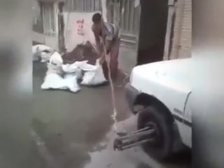 استفاده  از پراید به عنوان بالابر در ایران