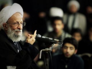 آیت الله مصباح یزدی: افرادی که با کفار رابطه برقرار می‌کنند، به دنبال راحتی خودشان هستند