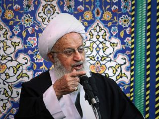 انتقاد مکارم شیرازی از «شایعه‌سازی» درباره قاری مشهور