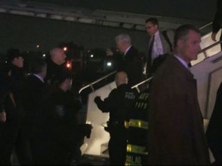 هواپیمای معاون ترامپ در نیویورک از باند خارج شد