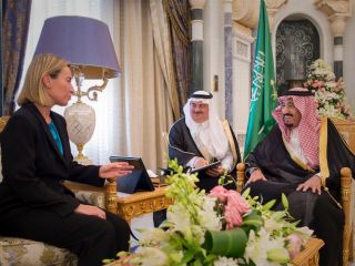 دیدارهای موگرینی در ایران و عربستان: باحجاب در تهران، بی‌حجاب در ریاض+ تصاویر