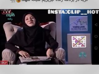 حضور ناگهانی یک گربه در برنامه زنده 