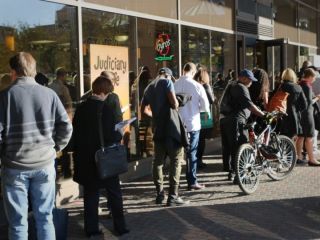 صف‌های طولانی رای‌دهندگان آمریکایی همزمان با نزدیک شدن به پایان رای‌گیری پیش از موعد