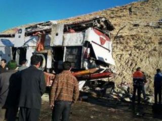 واژگون شدن اتوبوس در راه کربلا جان ۲۶ زائر ایرانی را گرفت