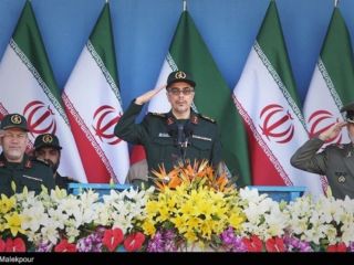 رییس ستادکل نیروهای مسلح ایران: ترامپ شکر زیادی خورده است