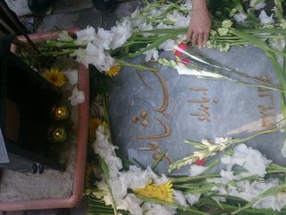 رفتم مزار شاملو، مامور امنیتی گفت بزن به چاک