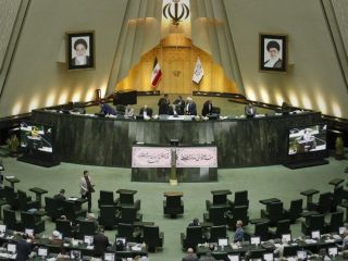 مجلس ایران با تحقیق و تفحص از مدیران دوتابعیتی و دارنده گرین کارت آمریکا موافقت کرد
