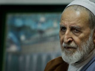 محمد یزدی خطاب به دولت: ارتباط با دنیا بد نیست٬ نوکری بیگانه بد است