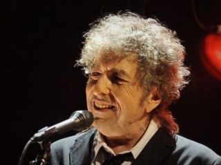 باب دیلن برای گرفتن نوبل به سوئد نمی‌رود