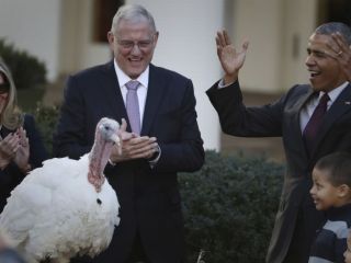 اوباما به مناسبت روز شکرگزاری آخرین بوقلمون خود را «بخشید»