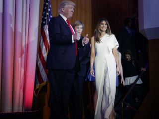 ملانیا ترامپ تا پایان سال تحصیلی با فرزند ۱۰ ساله اش در نیویورک می ماند