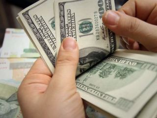 قیمت دلار در ایران به حدود چهار هزار تومان رسید