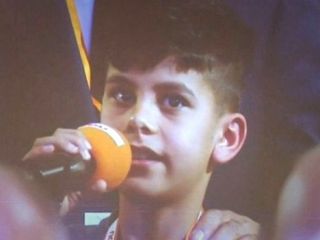 پسرک مهاجر افغان با چشمان اشک‌آلود به مرکل چه گفت؟ + ویدیو