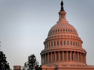 سنای آمریکا تمدید ۱۰ ساله قانون تحریم‌های ایران را تصویب کرد