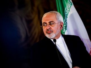 ظریف درباره طرح تمدید تحریم‌ها: رئیس‌جمهوری آمریکا هم امضا کند اثر اجرایی ندارد