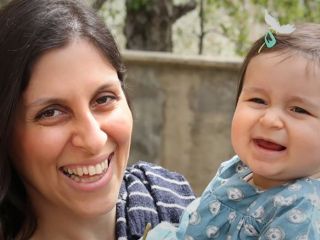 مادران بریتانیایی در حمایت از نازنین زاغری راهپیمایی می کنند