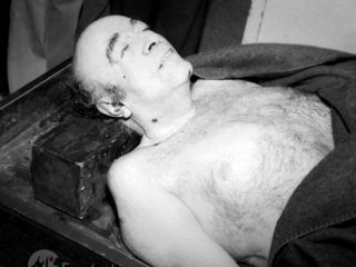 داستان بازداشت و اعدام هویدا : شاه بازداشت کرد، خلخالی اعدام!