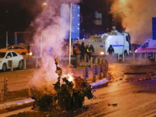 دست کم ۱۳ کشته در انفجار نزدیک استادیوم بشیکتاش استانبول / هدف انفجار پلیس بوده است