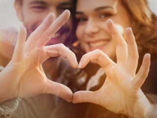 شریک زندگی یا افزایش دستمزد؛ کدامیک بیشتر رضایت می‌آورد؟