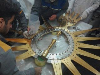 تاج گنبد حرم حضرت علی  بازسازی شد