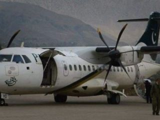 کارکنان پرواز شرکت هوایی پاکستان پای هواپیما بز قربانی کردند