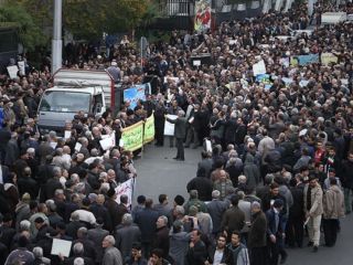 چادرنشینی سه هفته ای کارگران مجتمع کشت و صنعت مهاباد
