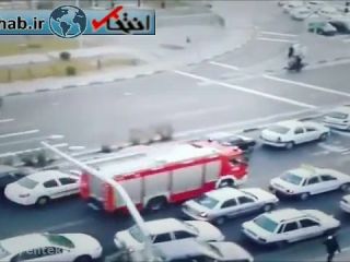 راه دادن به خودروی آتش نشانی پس از حادثه پلاسکو