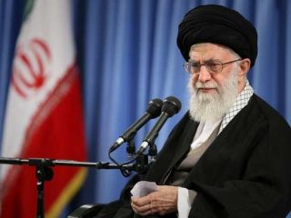 آیت الله خامنه ای :بعضی طلاب، با ماشین‌های گران‌قیمت دویست میلیونی تردد می‌کنند / اسراف حرام است