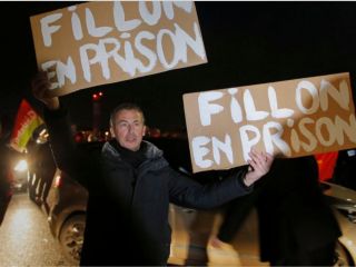 پلیس به خانه فرانسوا فیون نامزد انتخابات ریاست جمهوری فرانسه حمله کرد