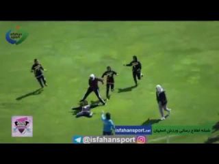 صحنه زیبای گل سارا قمی در مسابقات لیگ برتر فوتبال زنان ایران