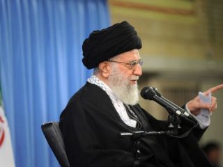 رئیس بنیاد شهید: دستور آیت‌الله خامنه‌ای برای اعطای تابعیت ایرانی به مدافعان حرم