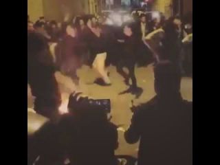 رقص گروهی زیبا و منظم جمعی از پسران تبریزی در شب چهارشنبه سوری