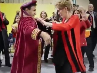 ایرانیان کانادا خانم کاتلین وین نخست‌وزیر آنتاریو را در جشن چهارشنبه سوری به رقص وا داشتند