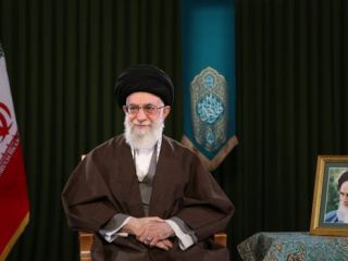 آیت‌الله خامنه‌ای: عملکرد مسئولان در سال ۹۵ با انتظارات فاصله زیادی داشت