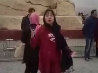حماسه‌سرایی دختر ایرانی بر مزار کوروش - پاسارگاد