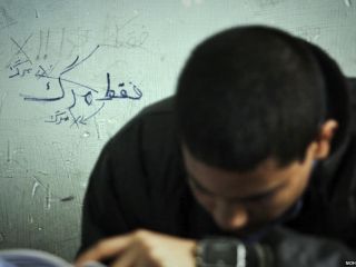 یک مقام وزارت آموزش و پرورش ایران: دانش‌آموزان معتاد اخراج نمی‌شوند