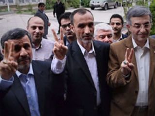 رجانیوز: احمدی نژاد برای کمک به روحانی با تمام قوا به میدان آمد