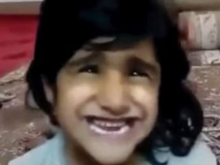 کودکی که به خوبی ادای احمدی نژاد را در می آورد