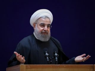 روحانی: پول ها را در اختیار آمریکایی ها گذاشتند و خود را انقلابی می نامند